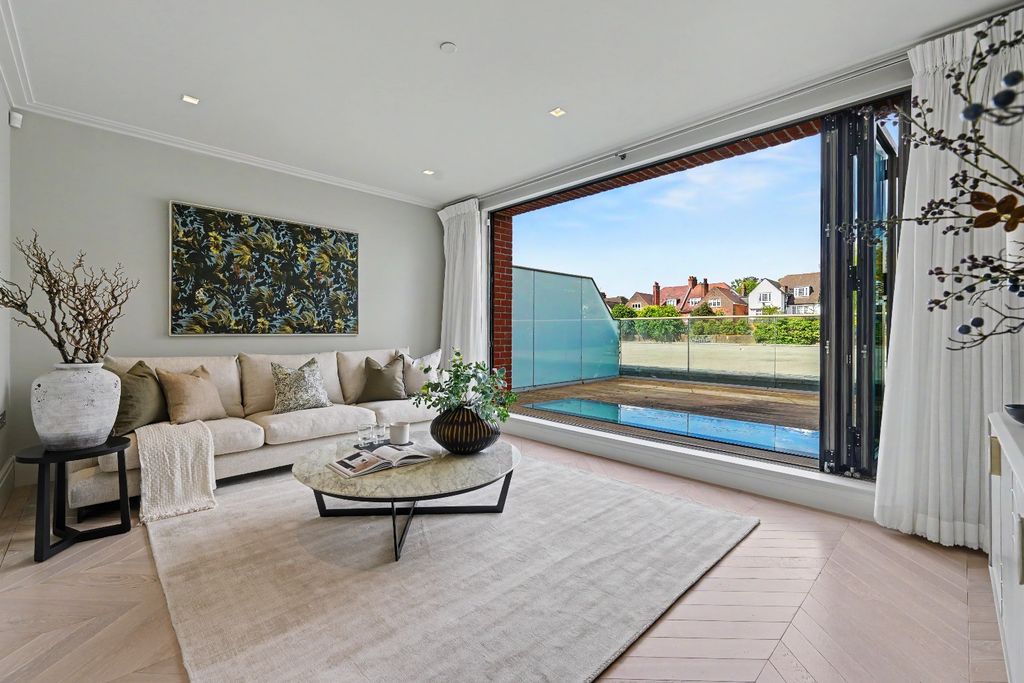 Property photo 3 of 16 5061444