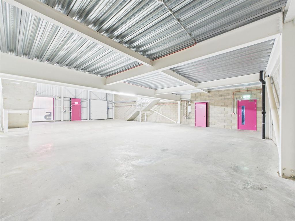 Property photo 3 of 9 Cam04237G0-Pr0290-Still003.Jpg