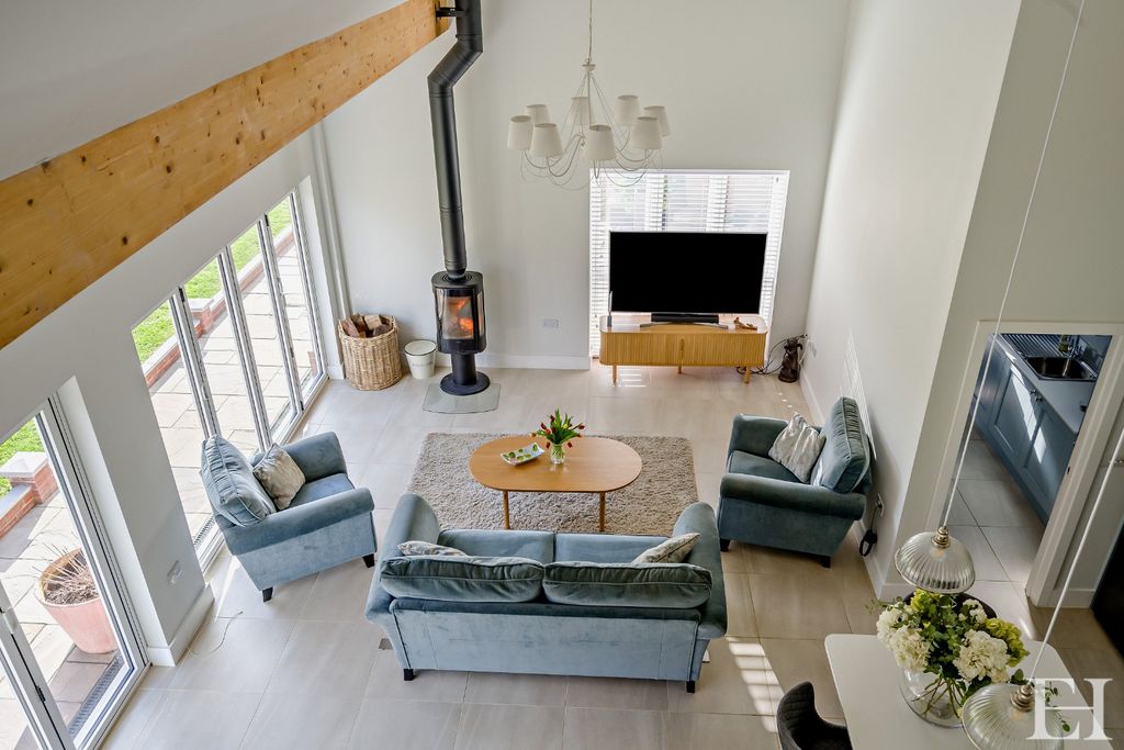 Property photo 2 of 28 4888183