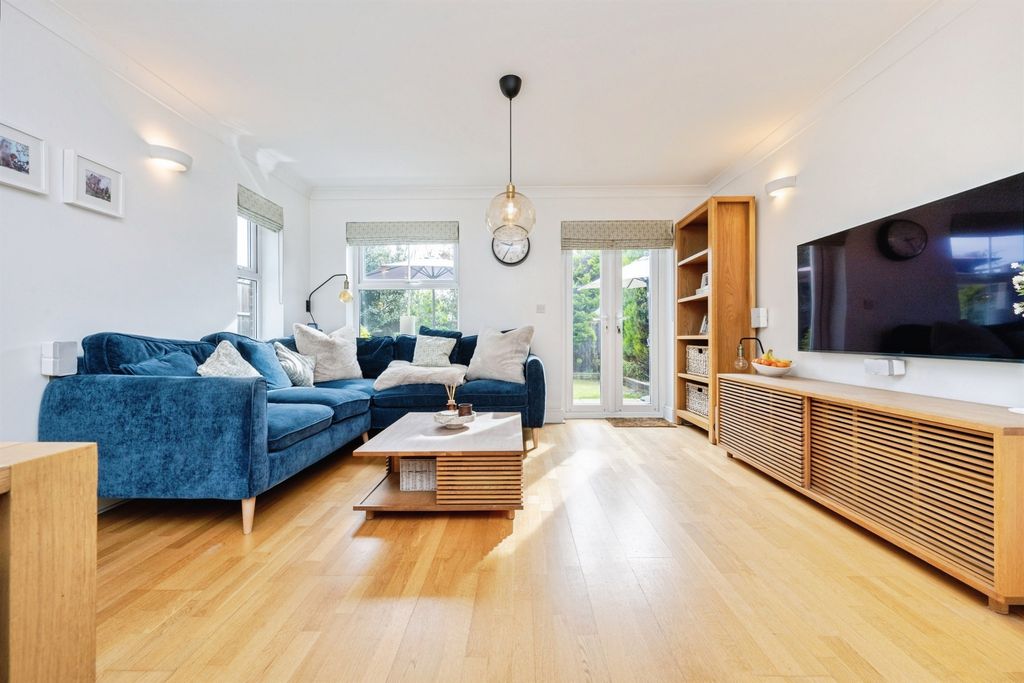 Property photo 2 of 21