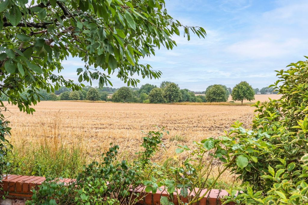 Property photo 2 of 31