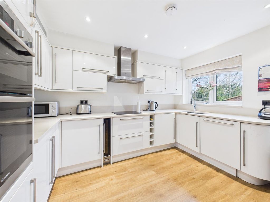 Property photo 3 of 10 Cam05080G0-Pr0267-Still009.Jpg