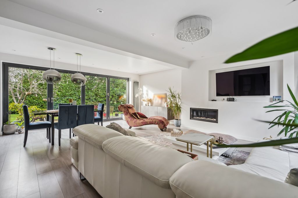 Property photo 2 of 23