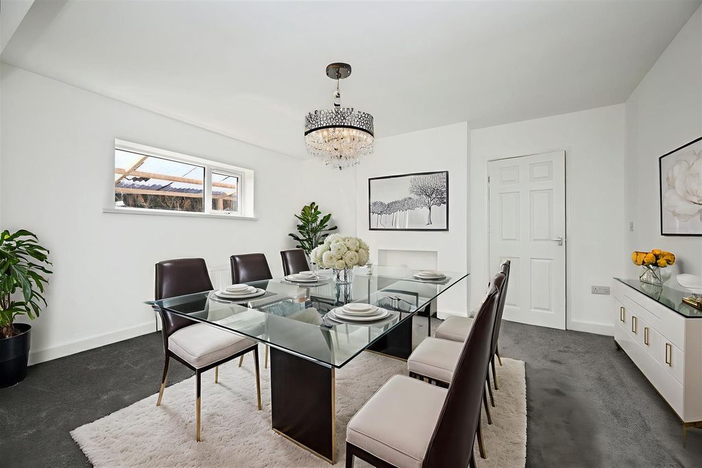 Property photo 3 of 24 Diner