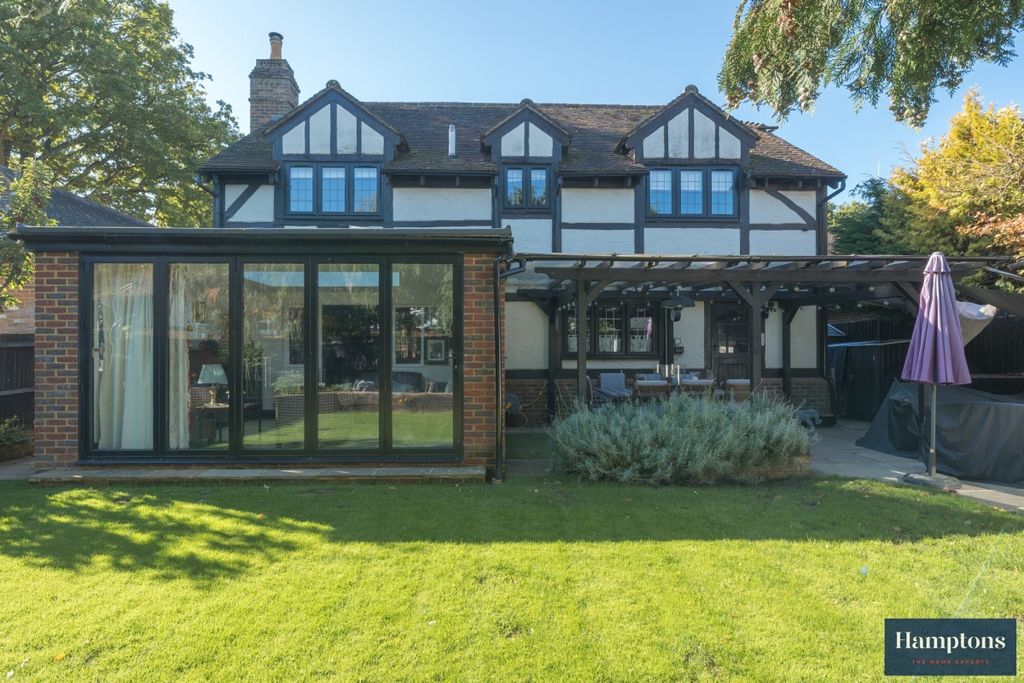 Property photo 1 of 19 Fenns Lane