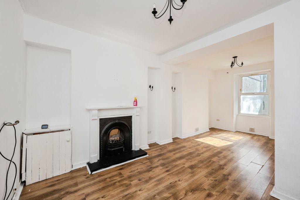 Property photo 3 of 18 Pbox-Img.Jpg