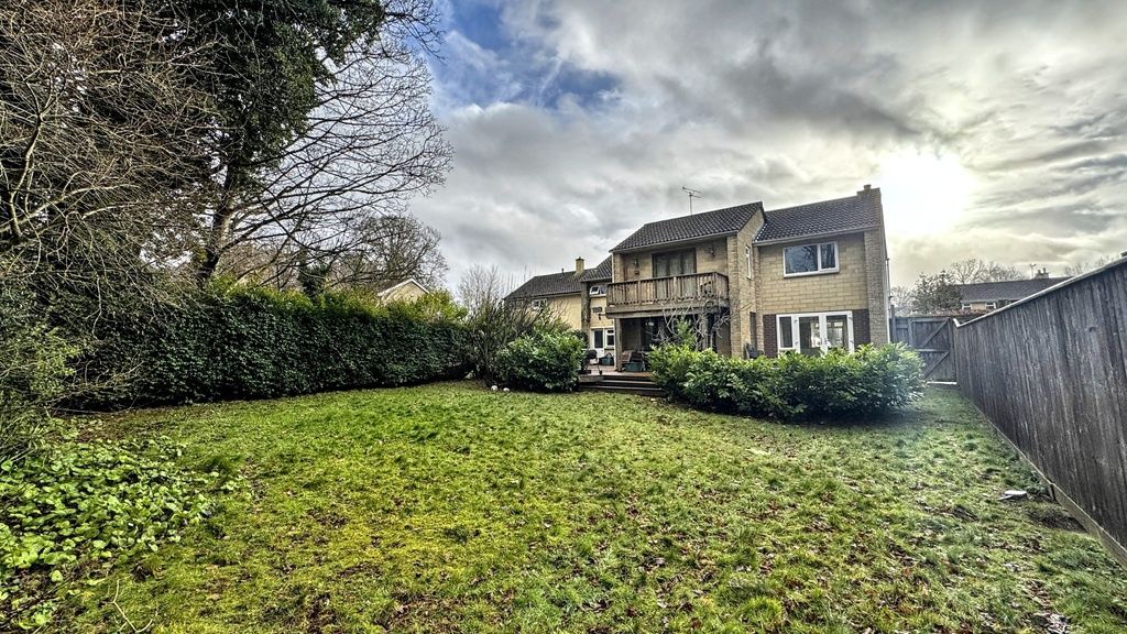 Property photo 2 of 15 Spacious Private Rear Garden With A Large Lawn, Ma...