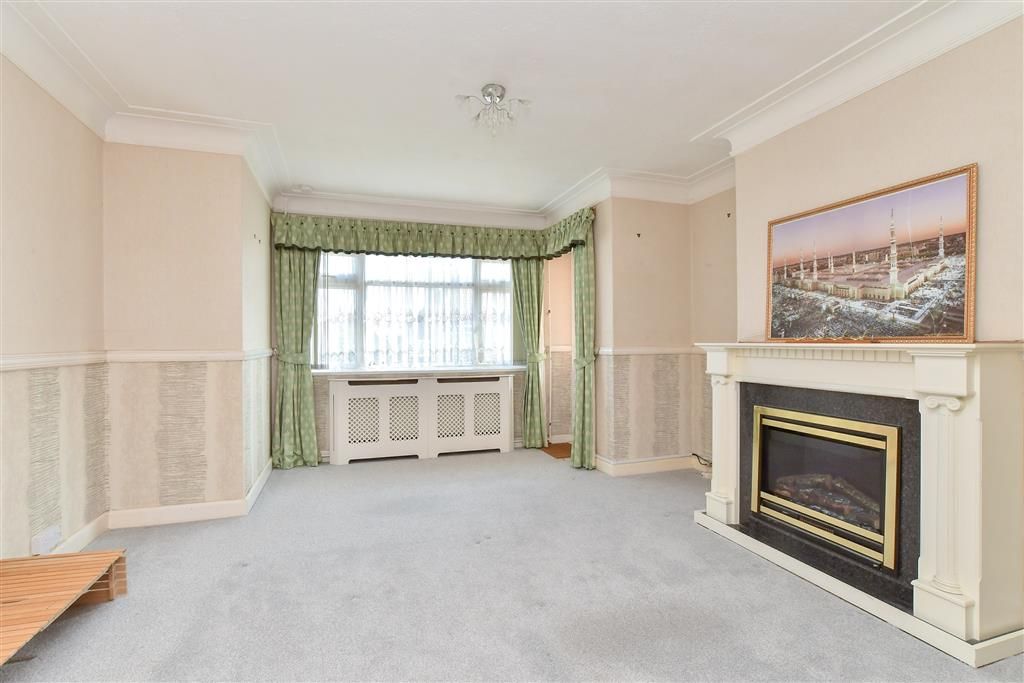 Property photo 1 of 11 Lounge