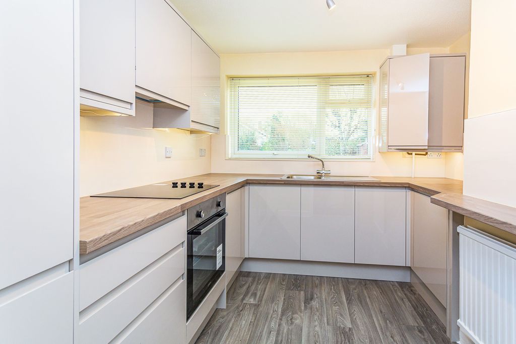 Property photo 3 of 9 Kitchen