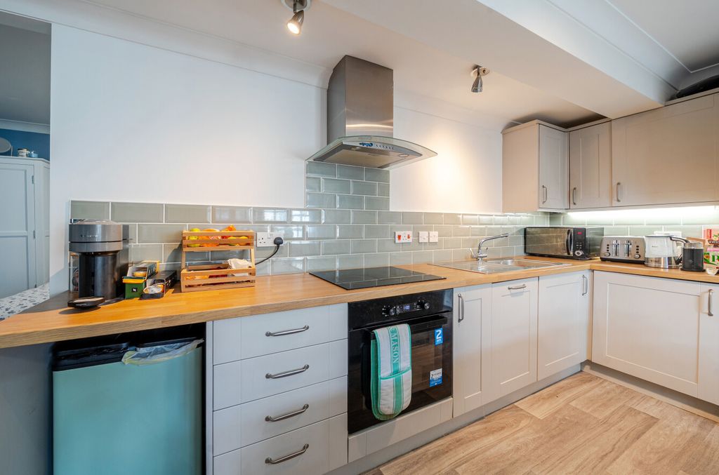 Property photo 3 of 8 1431720-8-69c126E...