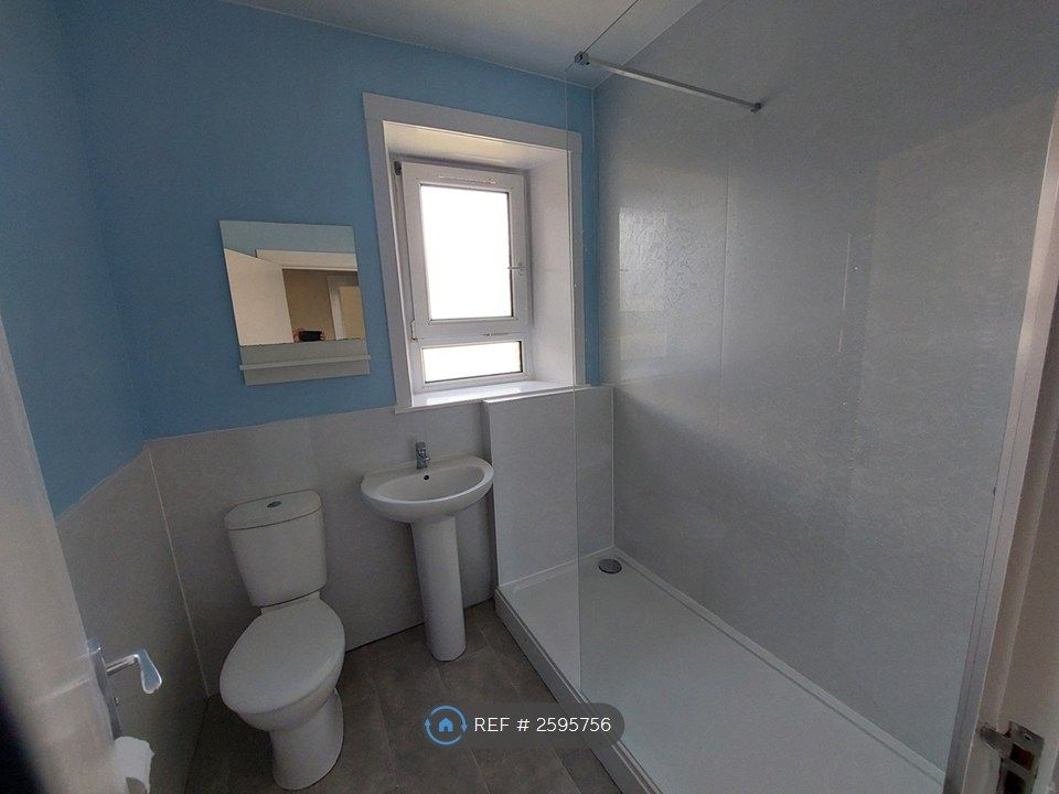 Property photo 3 of 15 Bathroom