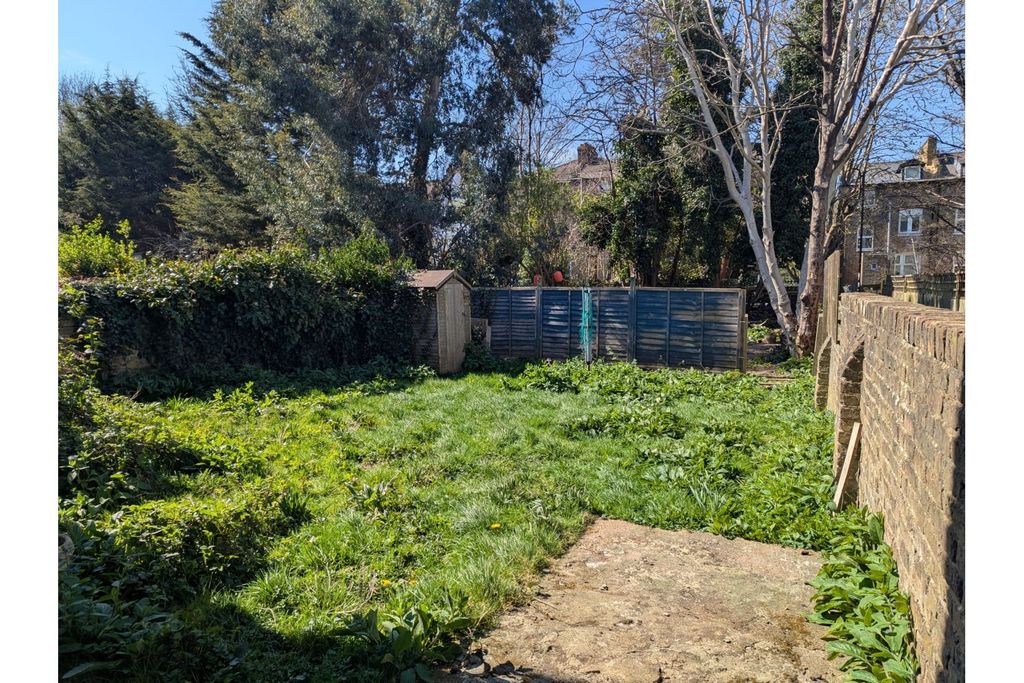 Property photo 3 of 10 Garden