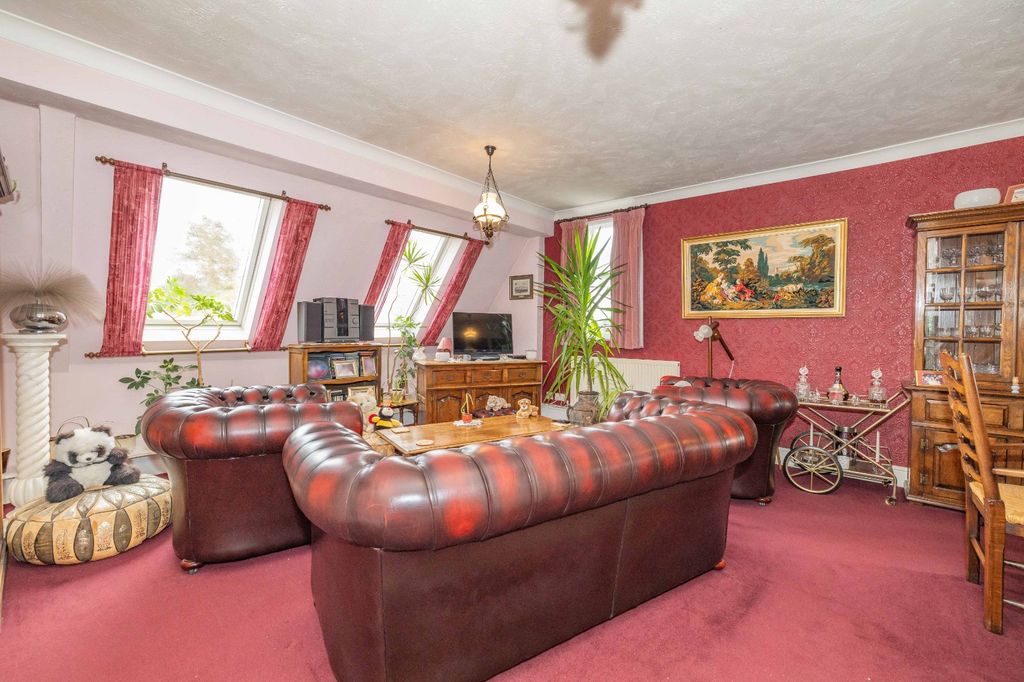 Property photo 2 of 13 Picture 2