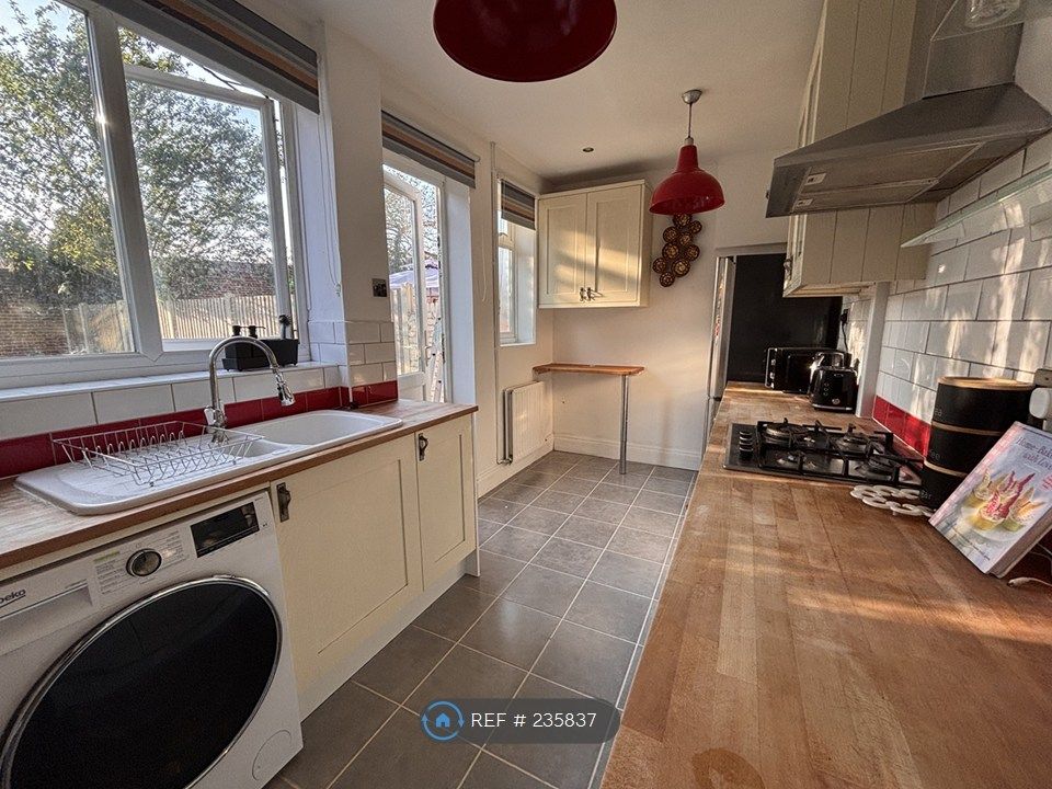 Property photo 2 of 10 Kitchen
