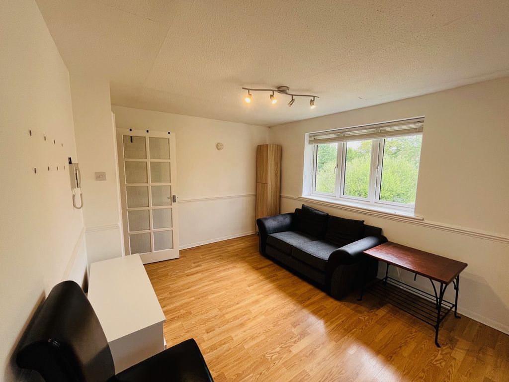 Property photo 2 of 7 Lounge
