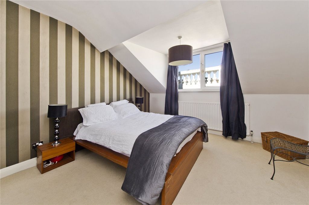 Property photo 3 of 8