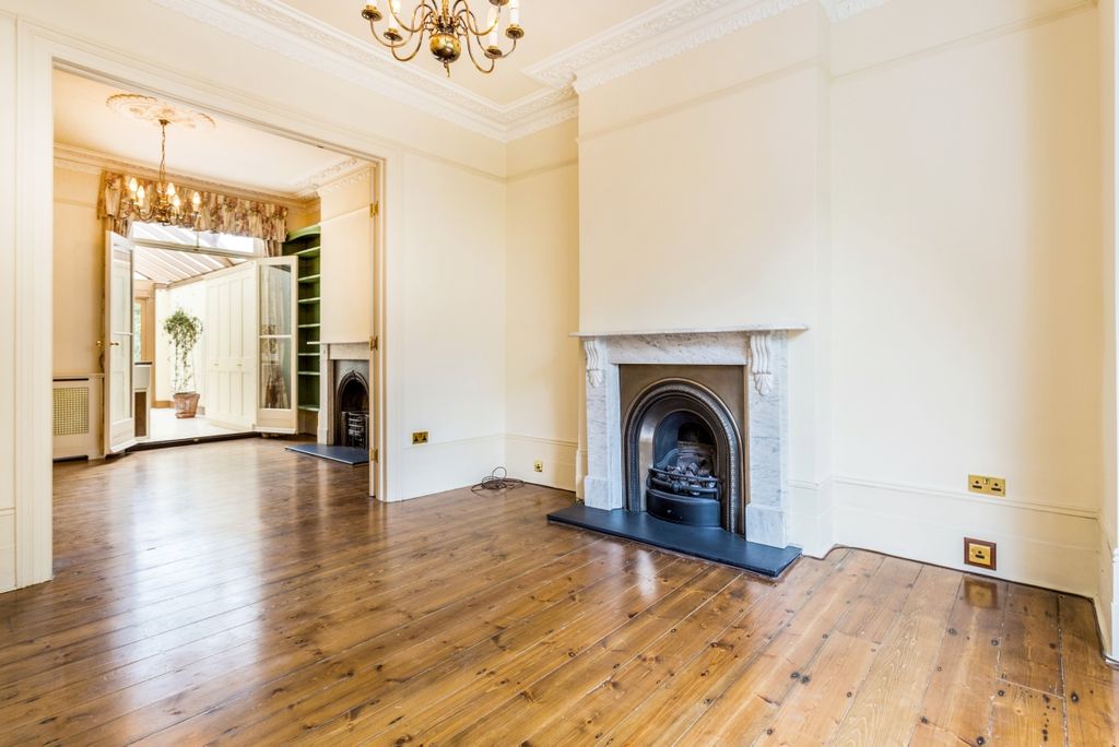 Property photo 2 of 12