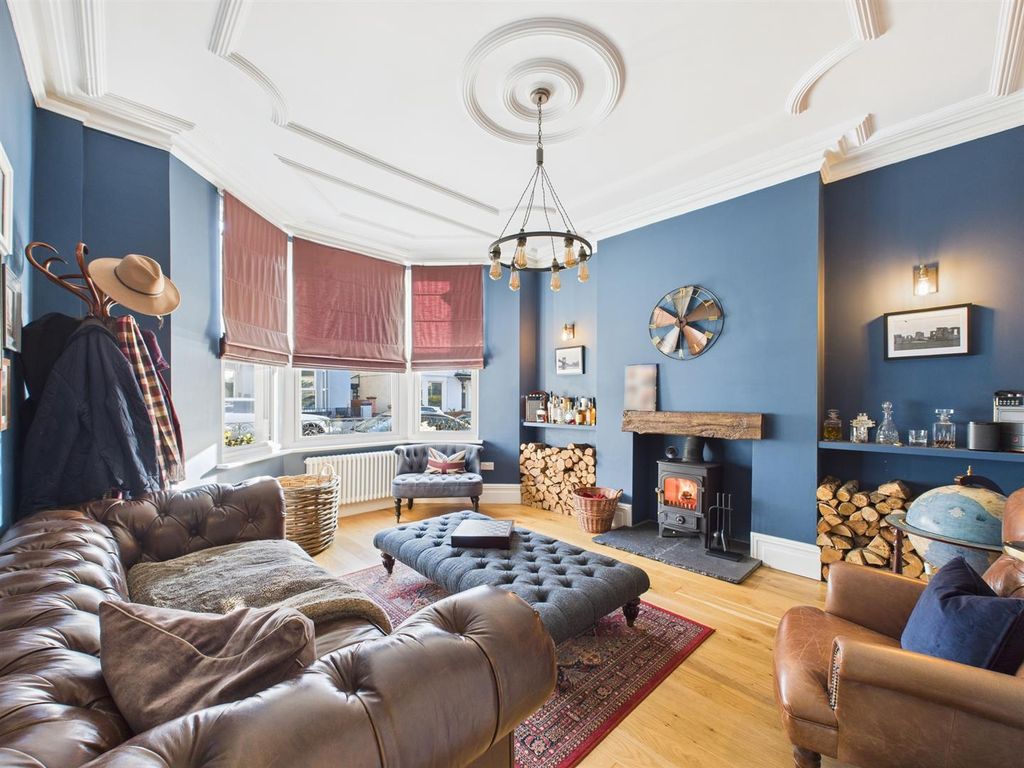 Property photo 3 of 43 Cam02295G0-Pr0377-Still001.Jpg