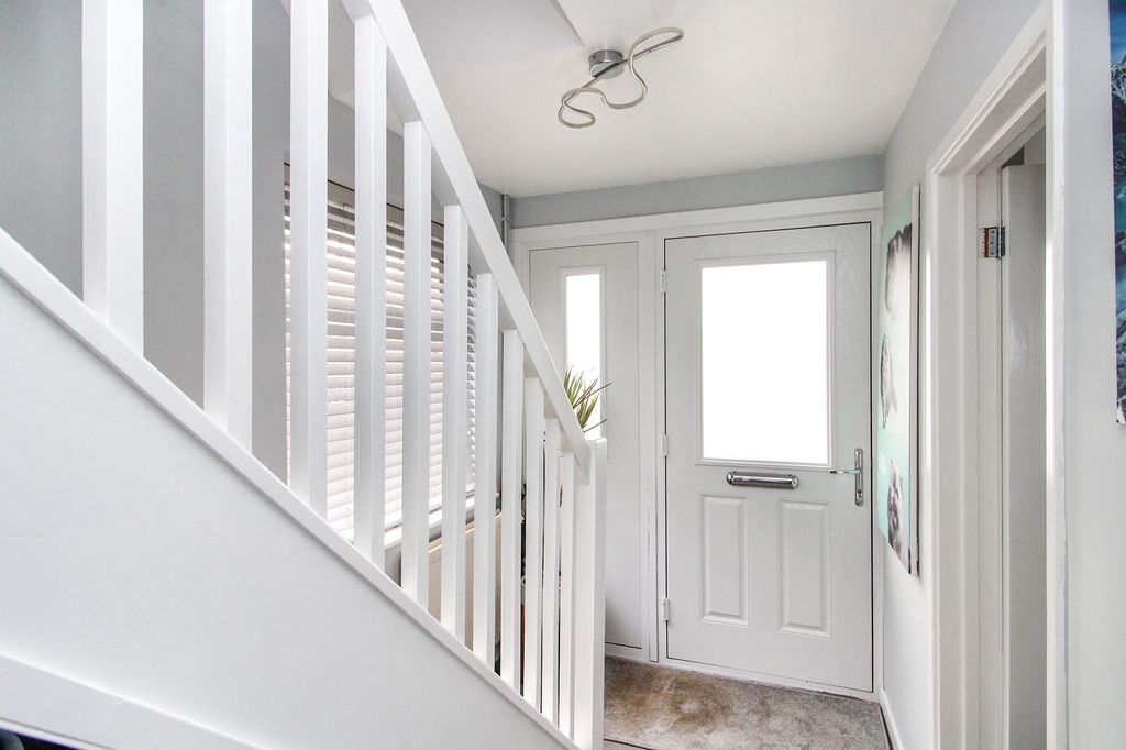 Property photo 2 of 13 Entrance Hall