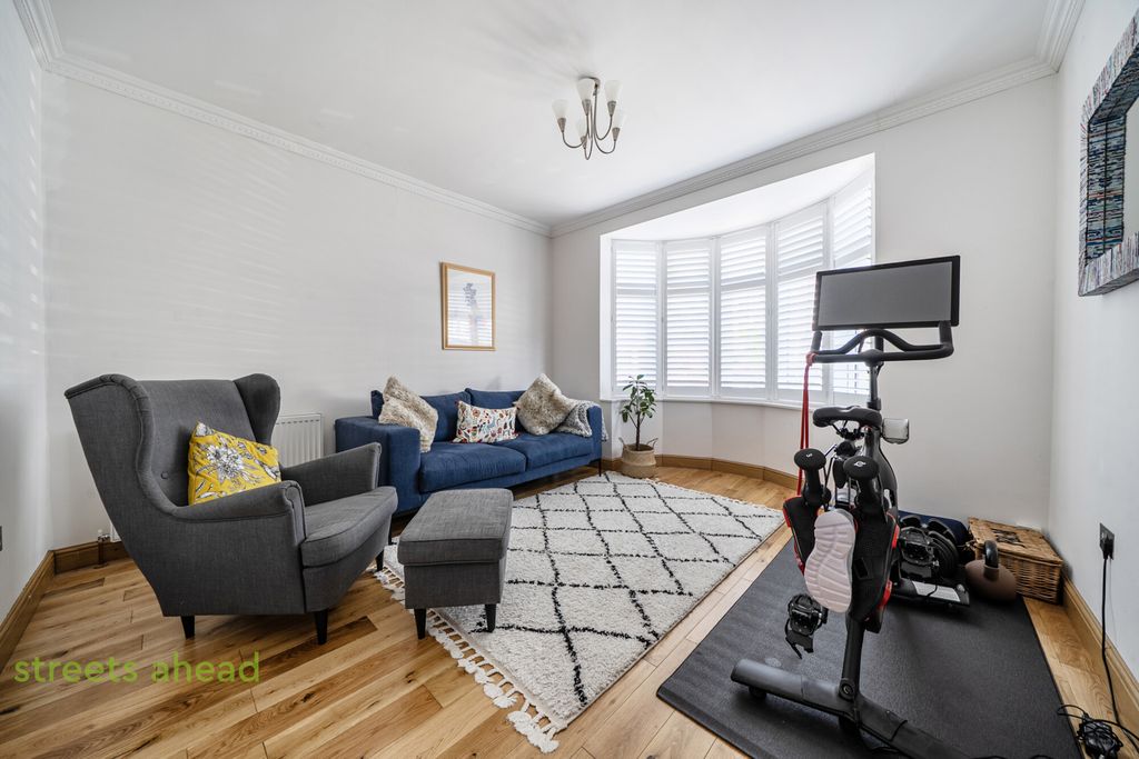 Property photo 3 of 19 E2F30Dd7-c26d-4F4...