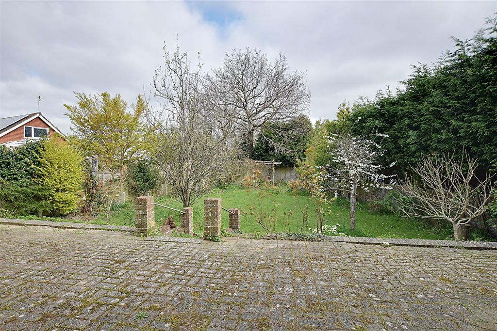 Property photo 3 of 20