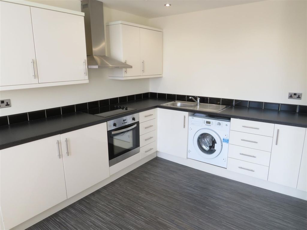 Property photo 3 of 6 Kitchen