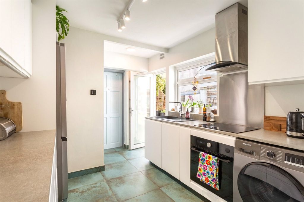 Property photo 1 of 16 Picture No. 13