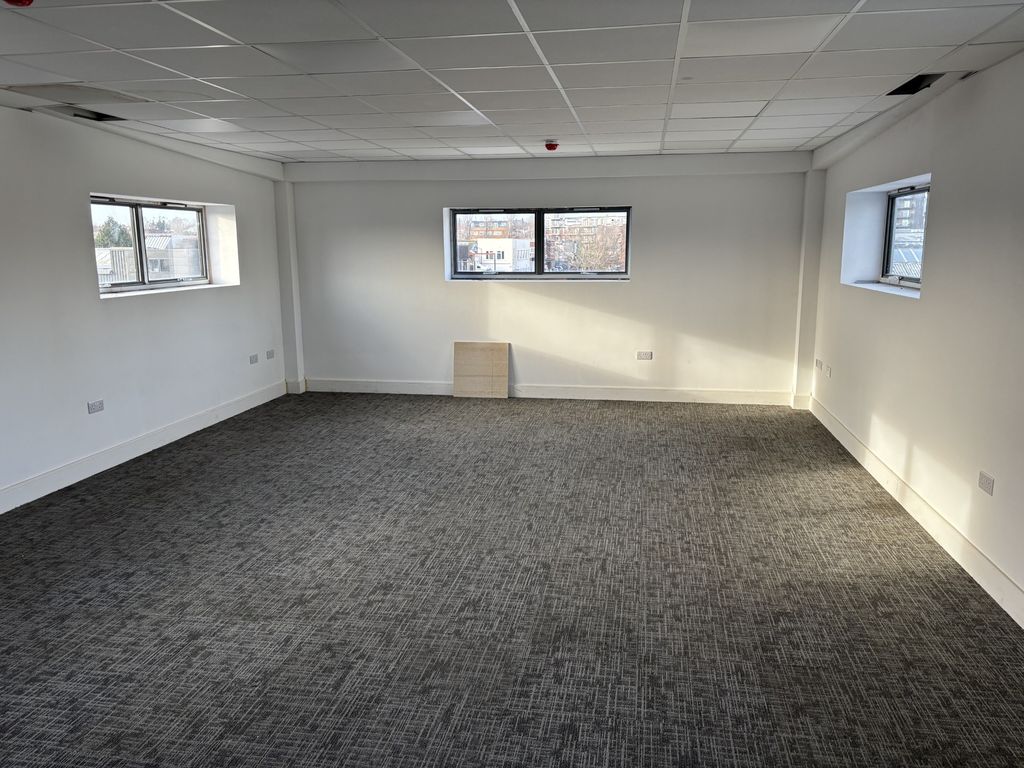 Property photo 2 of 6 273A902B-4B32-41B9-B684-18189F184350