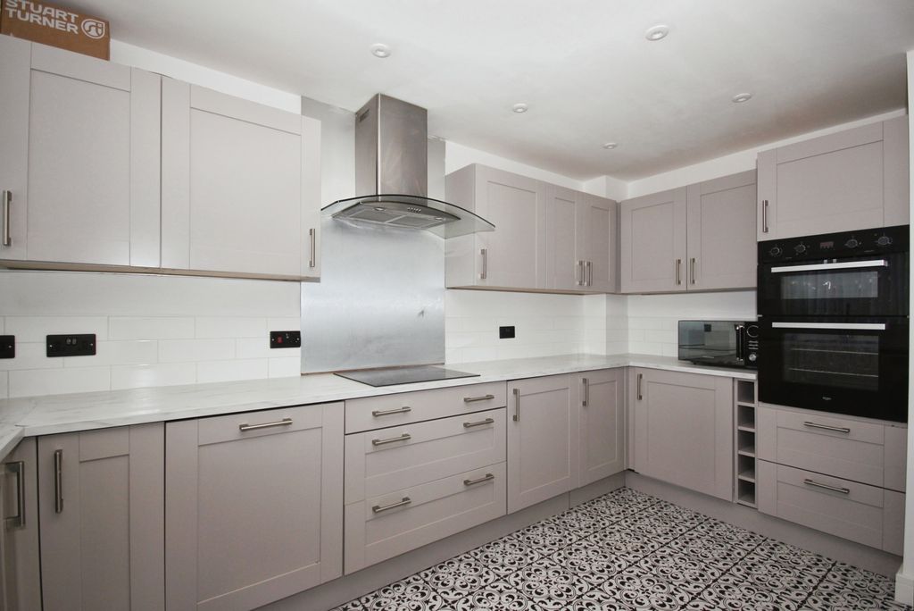 Property photo 3 of 15 Photo