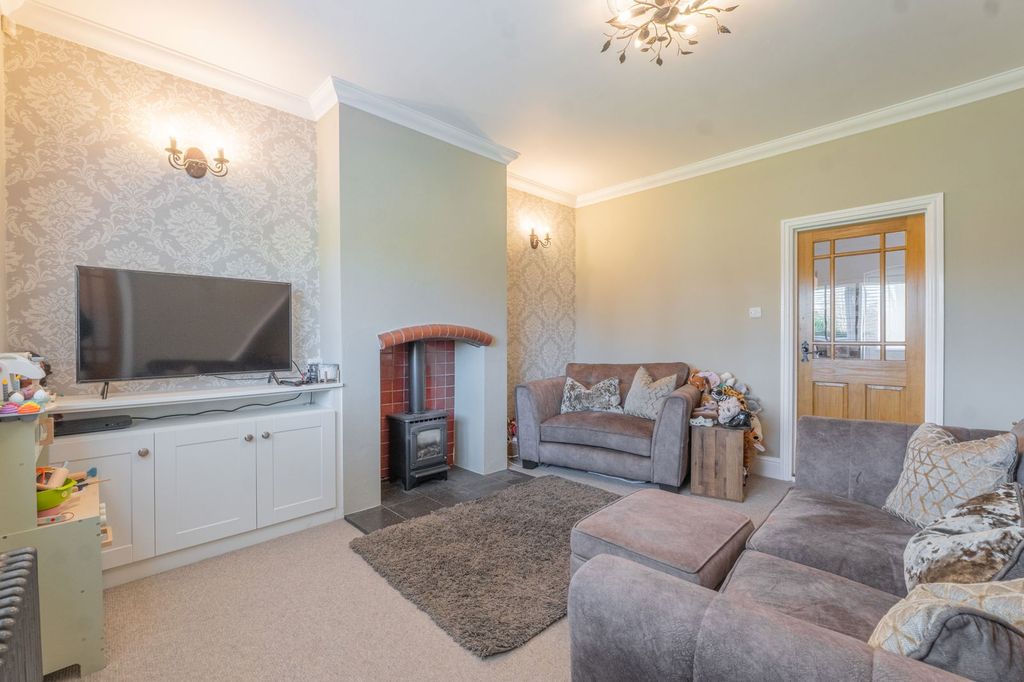 Property photo 2 of 25