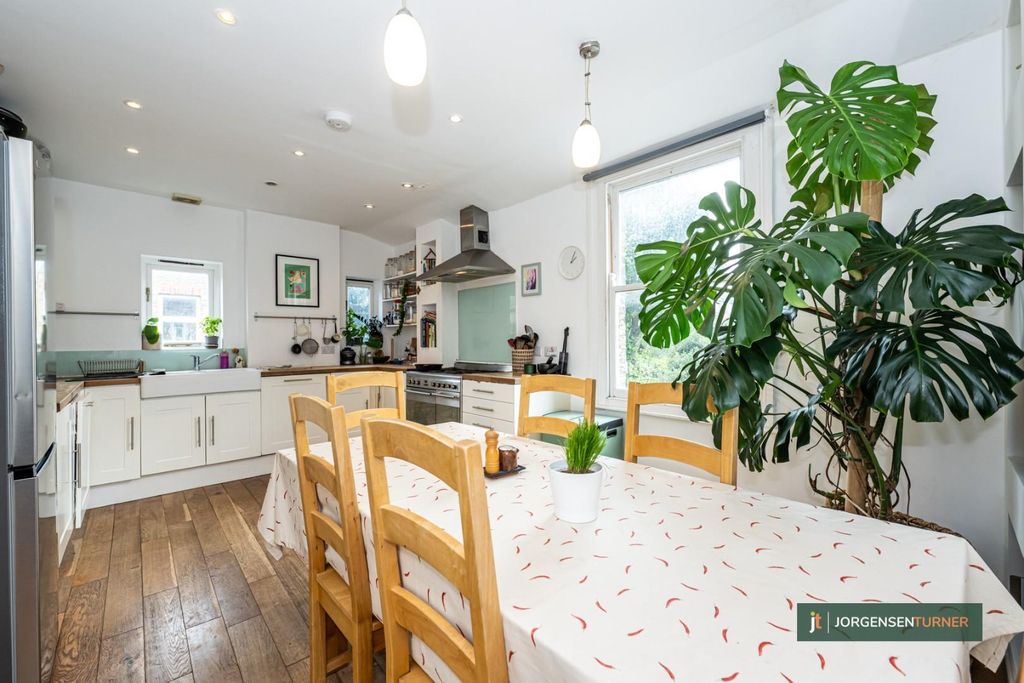 Property photo 2 of 8 Kitchen .Jpg