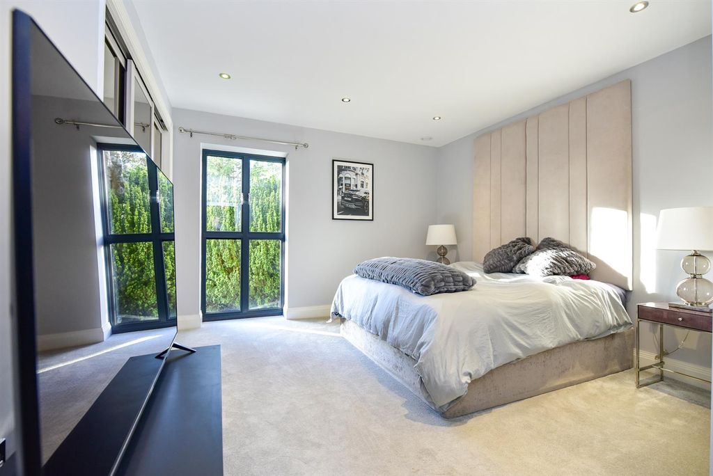 Additional image 9 of 3 bed flat for saleIvy Park Road, Sheffield S10
