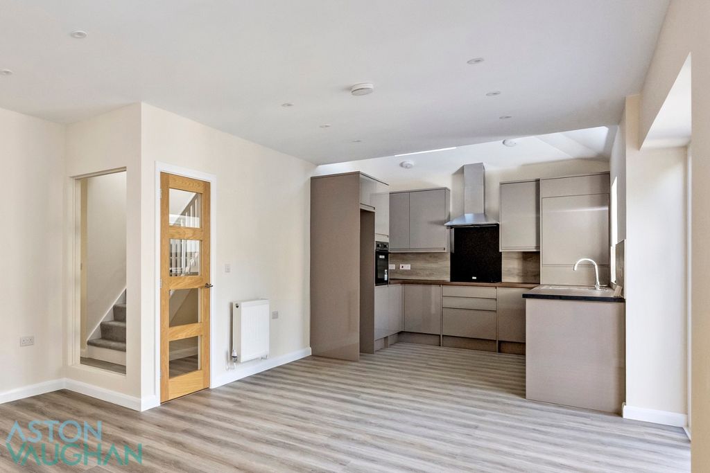 Property photo 2 of 21 5541031