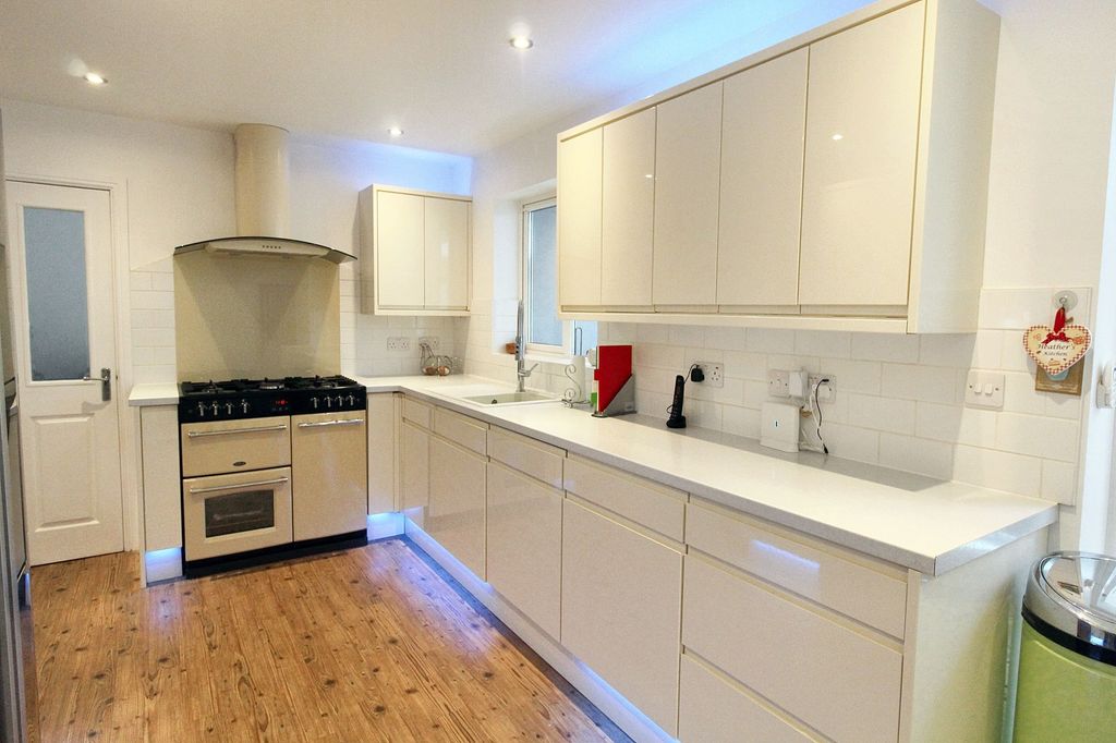 Property photo 3 of 42