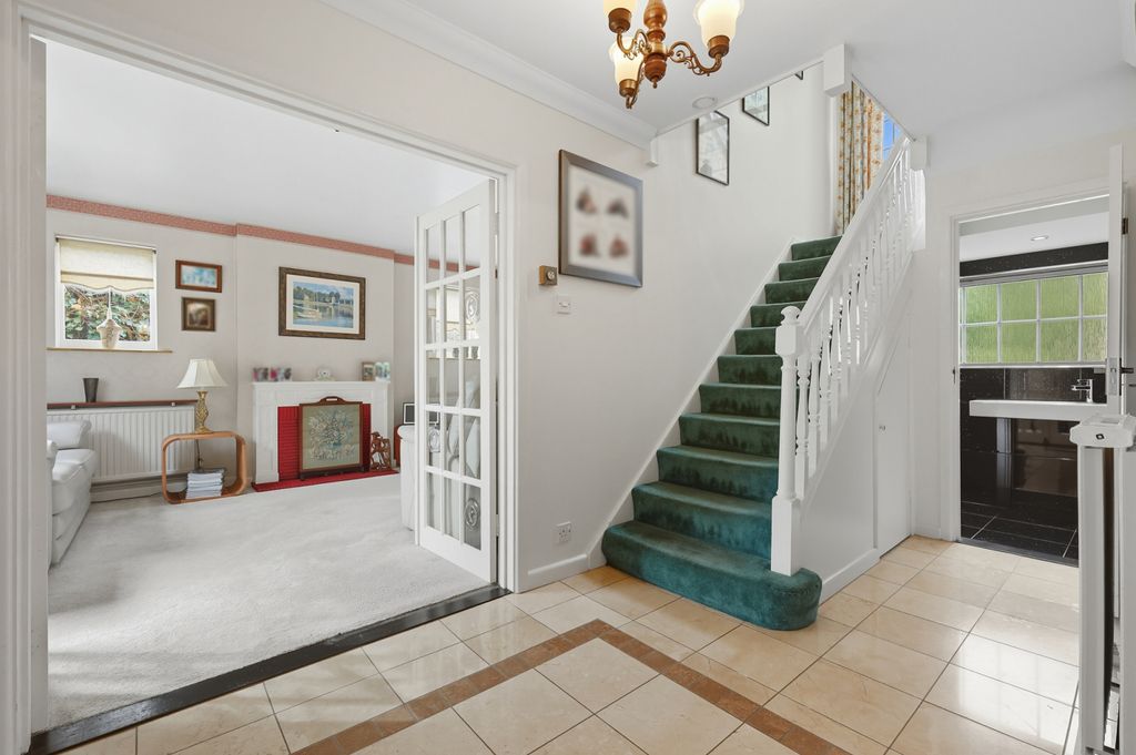 Property photo 2 of 27 Picture No. 10