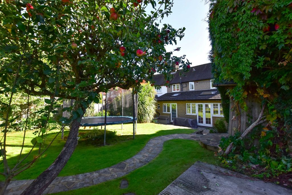 Property photo 2 of 39