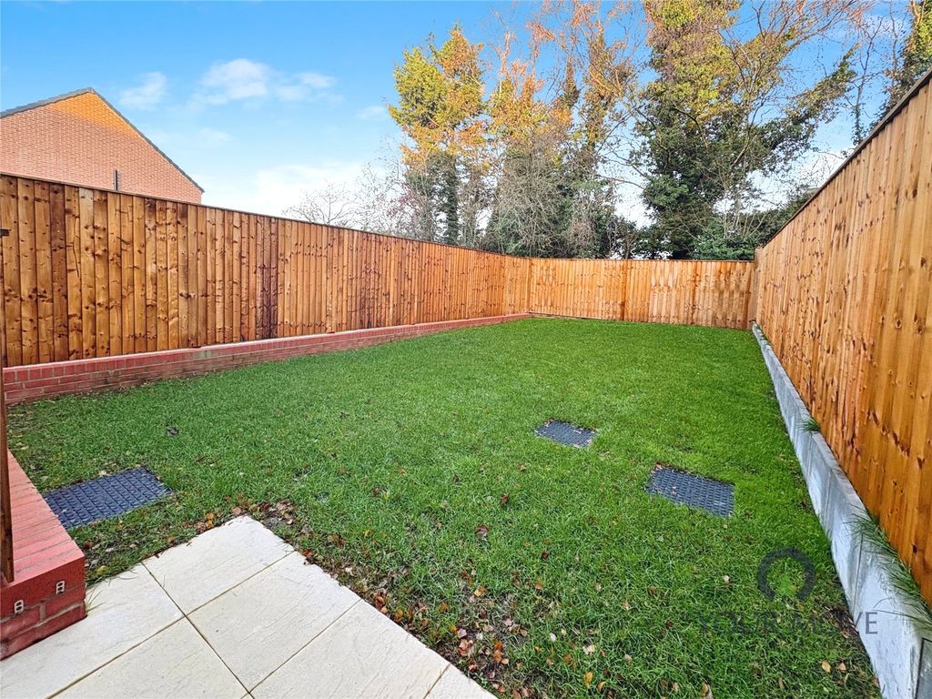 Property photo 3 of 11 Garden