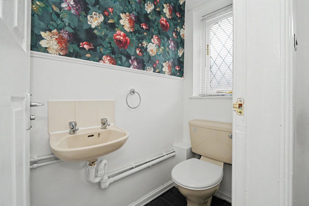 Property photo 3 of 20 10 Grantham Street, Blackburn, Lancashire, Bb2 4Bz