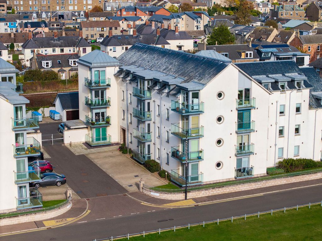 Property photo 2 of 28