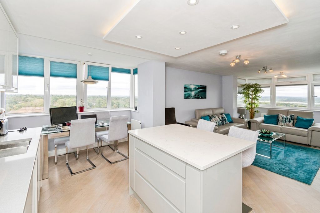Property photo 3 of 12 Pbox-Img.Jpg