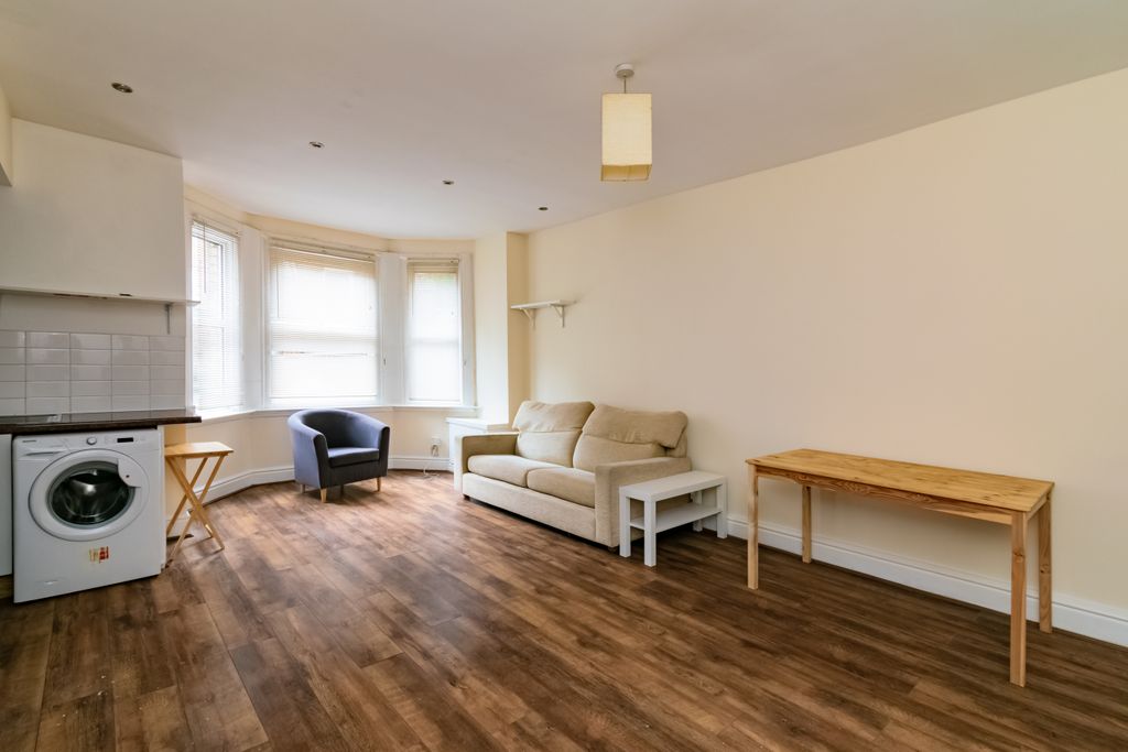 Property photo 2 of 8