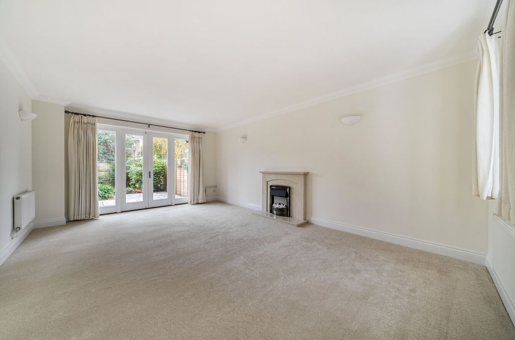 Property photo 2 of 23