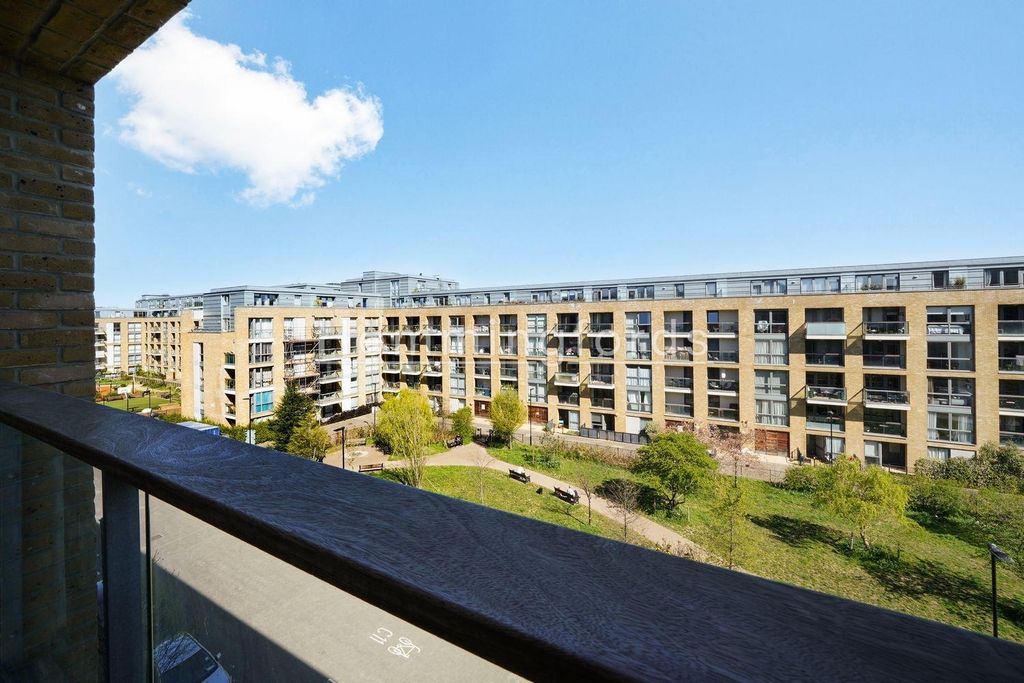 Property photo 3 of 10 Balcony