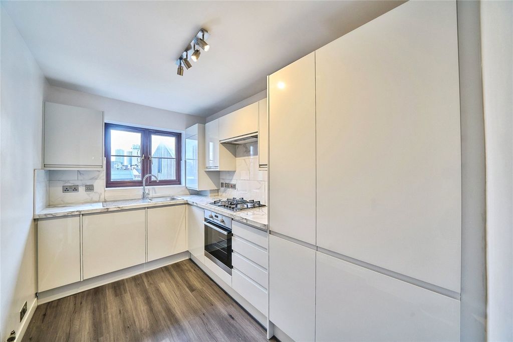 Property photo 2 of 18 Picture No. 11