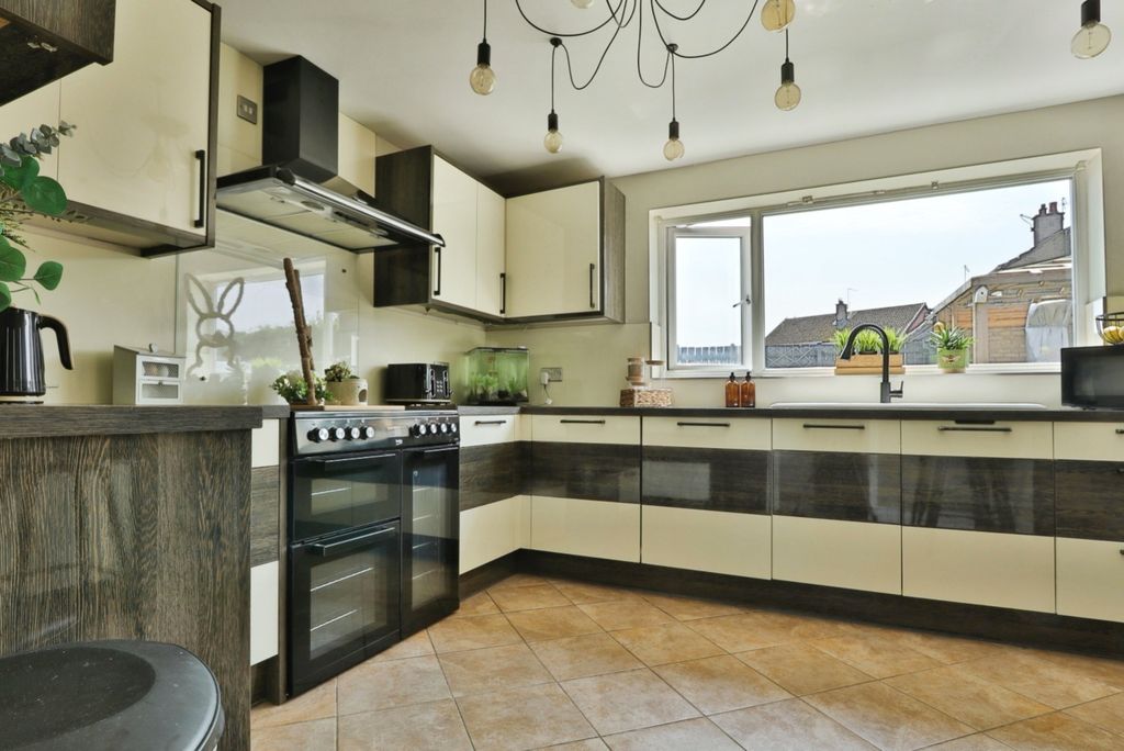 Property photo 2 of 24 4256414