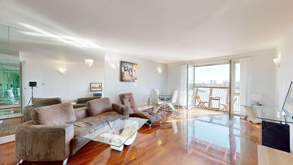 Property photo 2 of 11 Lounge