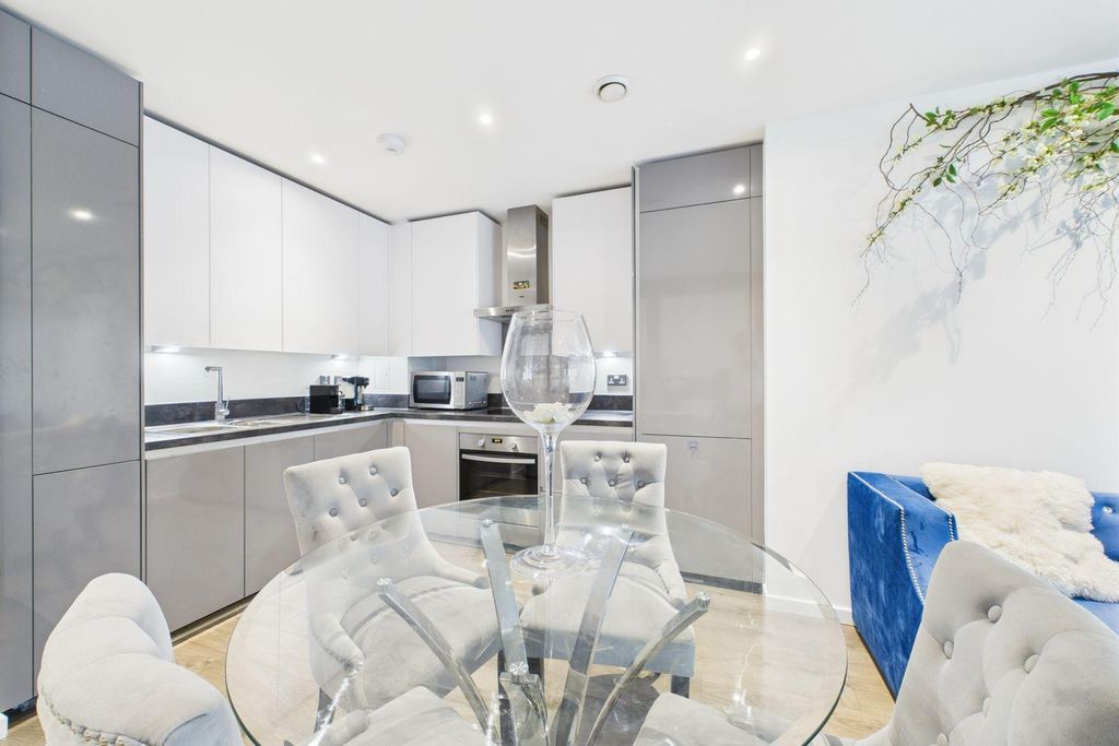 Property photo 2 of 18