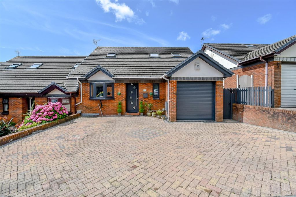 Property photo 1 of 32