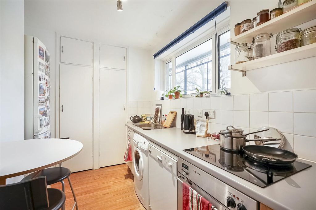 Property photo 3 of 11 Kitchen