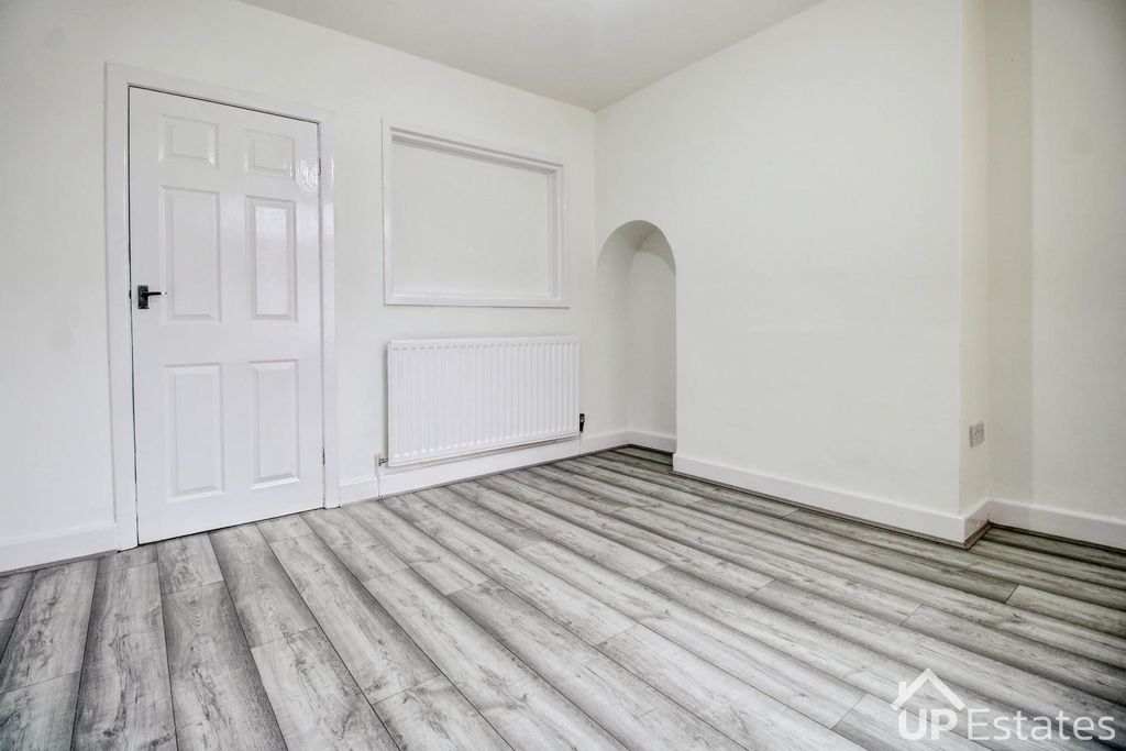 Property photo 3 of 17 Living Room